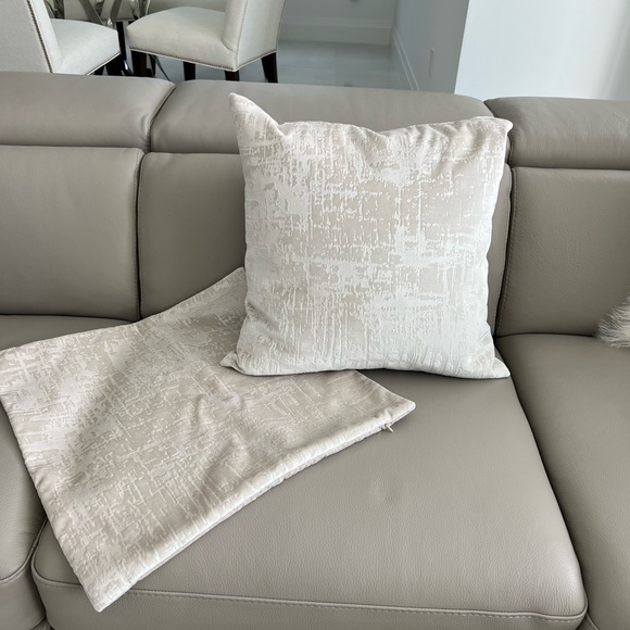 Z gallerie pillow covers- no pillow included. Set of 2 - Picture 1 of 1